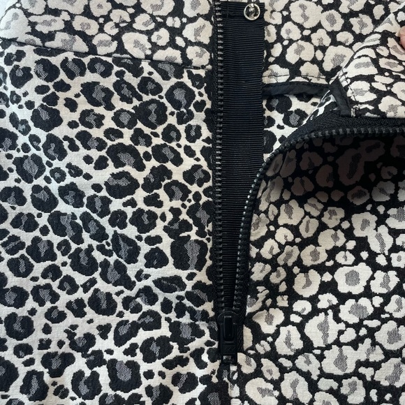 Anne Taylor Animal Print Skirt | Size 8 - Picture 7 of 13